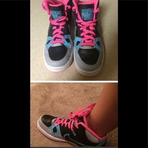Nike high top tennis shoes